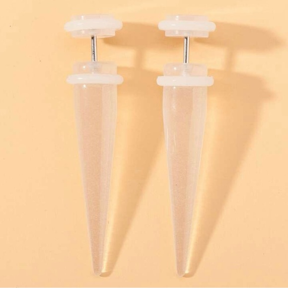 Amazon Clear Acrylic Tapered Plugs - Picture 5 of 6